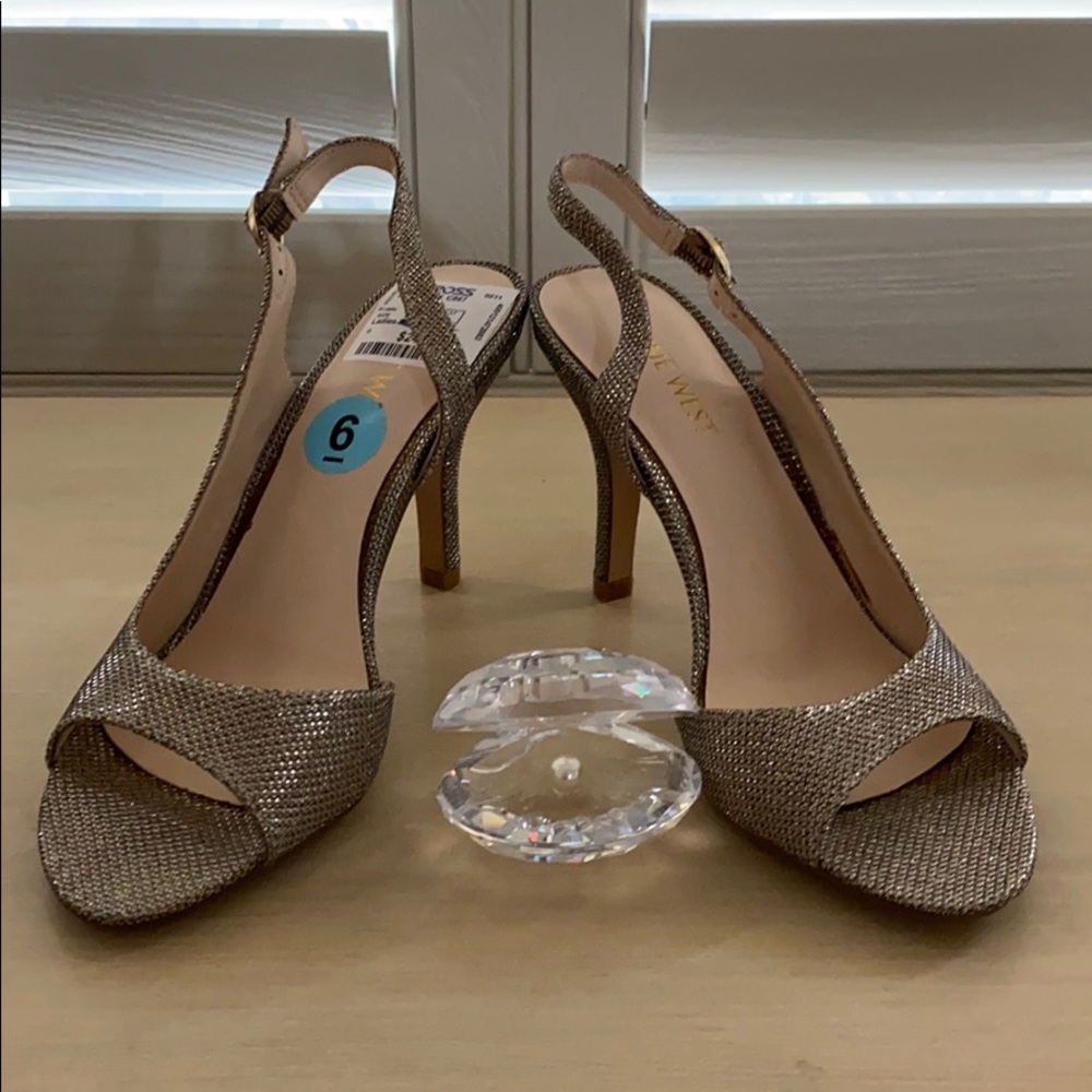 NEW Nine West Platinum Sparkle-like Sandal Heel